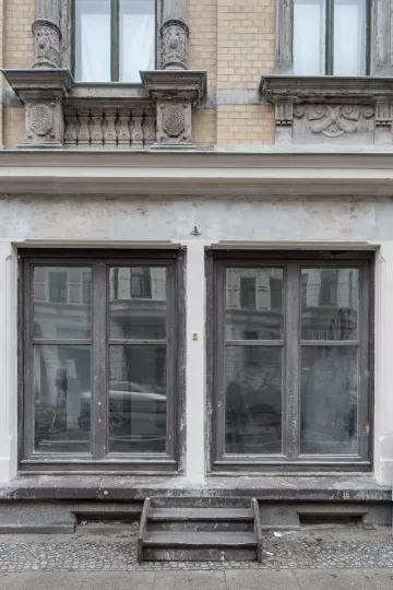 Ein Blick von der Lützner Straße auf die ehemalige »AundV Projekt- und Hörgalerie«.