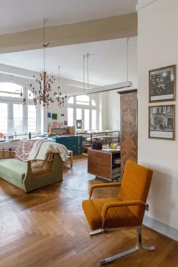 Blick in den großen Raum von Bertram Haudes Atelier.