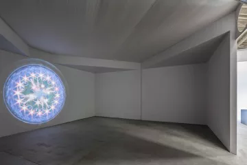 Installationsansicht der Arbeit THE HIDDEN GOD OF FULFILMENT.