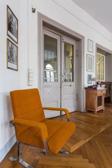 Blick in den großen Raum von Bertram Haudes Atelierwohnung in Leipzig Lindenau.