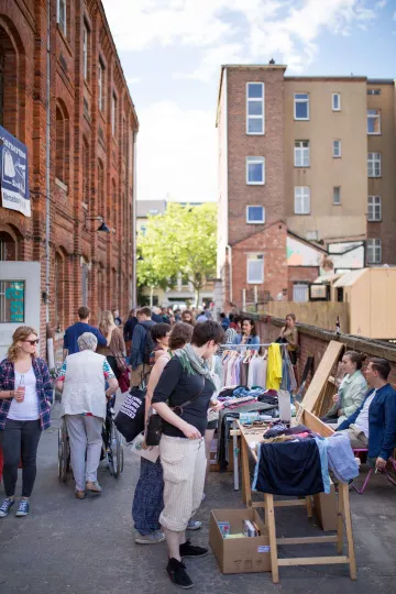 Impressionen des Boheim & Tam Tam Straßenfestes in Leipzig auf der Karl-Heine-Straße.