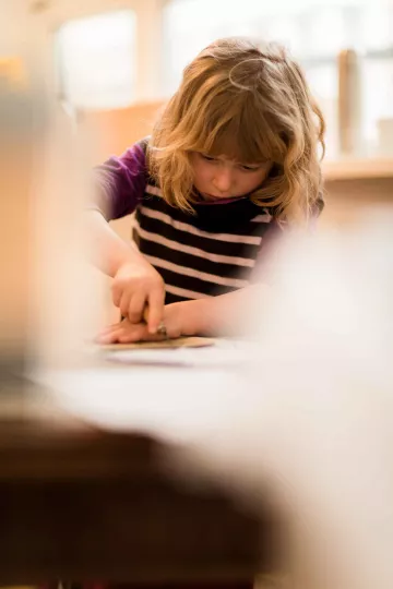 Ein Buchkind bei der Arbeit.