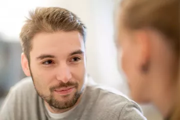 Caro und Paul in ihrer Wohnung in Lindenau.