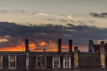 Abendhimmel über den Dächern von Leipzig Lindenau.