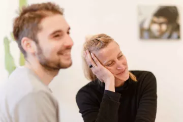 Caro und Paul in ihrer Wohnung in Lindenau.
