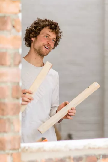 Christopher Mann in seiner Werkstatt in Leipzig Lindenau.