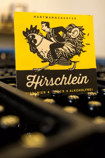 Hirschlein - das Motiv des Hahnreiters ist wurde von Phillip Janta gestaltet.