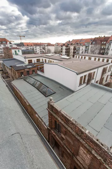 Blick über Leipzig Lindenau von einem Dach des Tapetenwerks.