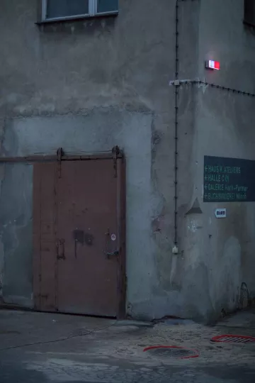 Aussenaufnahme eines Gebäudes im Tapenwerk Leipzig.