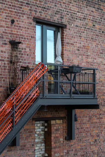 Aussentreppe zu einem Architekturbüro im Tapetenwerk.