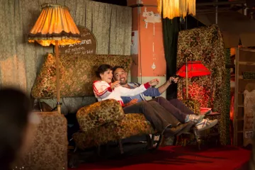 Das fressende Sofa im Bimbotown Leipzig ist hungrig.