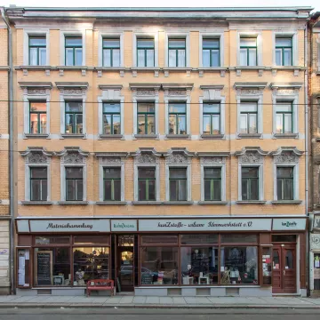 Der Eingang des Vereinsgebäudes von Kunzstoffe auf der Georg-Schwarz-Strasse in Leipzig Lindenau.