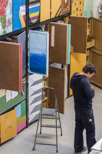 Bemalte Schranktüren in der Plagwitzer Schreinerei.