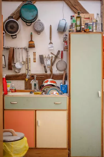 Die Küche im Werkraum der Tischlerei.