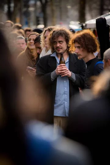 Konzertpublikum in der Nähe der Bühne vor dem »Underground«.