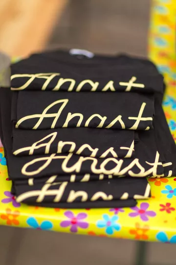 T-Shirts mit der Aufschrift 'Angst' die während des Westbesuchs erworben werden konnten.