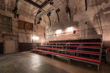 Blick auf die Zuschauertribühne im Westflügel Lindenau.