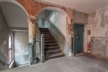 Blick auf das Treppenhaus im Westflügel Lindenfels.
