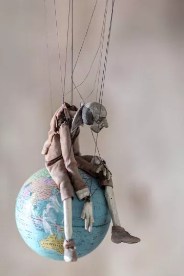 Eine Figur im Treppenhaus des Westflügels Leipzig.