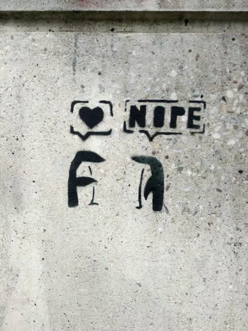 Illustration eines Dialogs zwischen zwei gemalten Pinguinen. Ein Pinguin gesteht seine Liebe, der andere sagt NOPE.